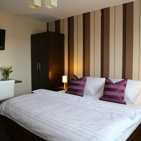 10 Bed And Breakfast Познань Екстер'єр фото