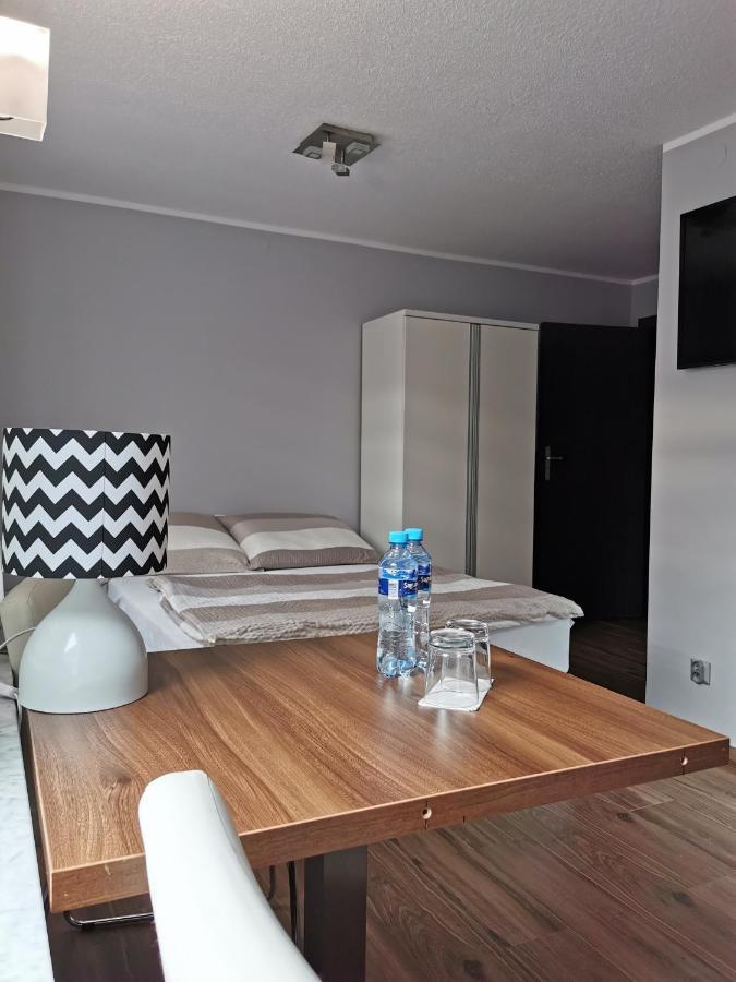 10 Bed And Breakfast Познань Екстер'єр фото