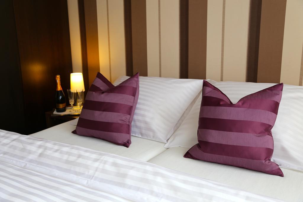 10 Bed And Breakfast Познань Екстер'єр фото