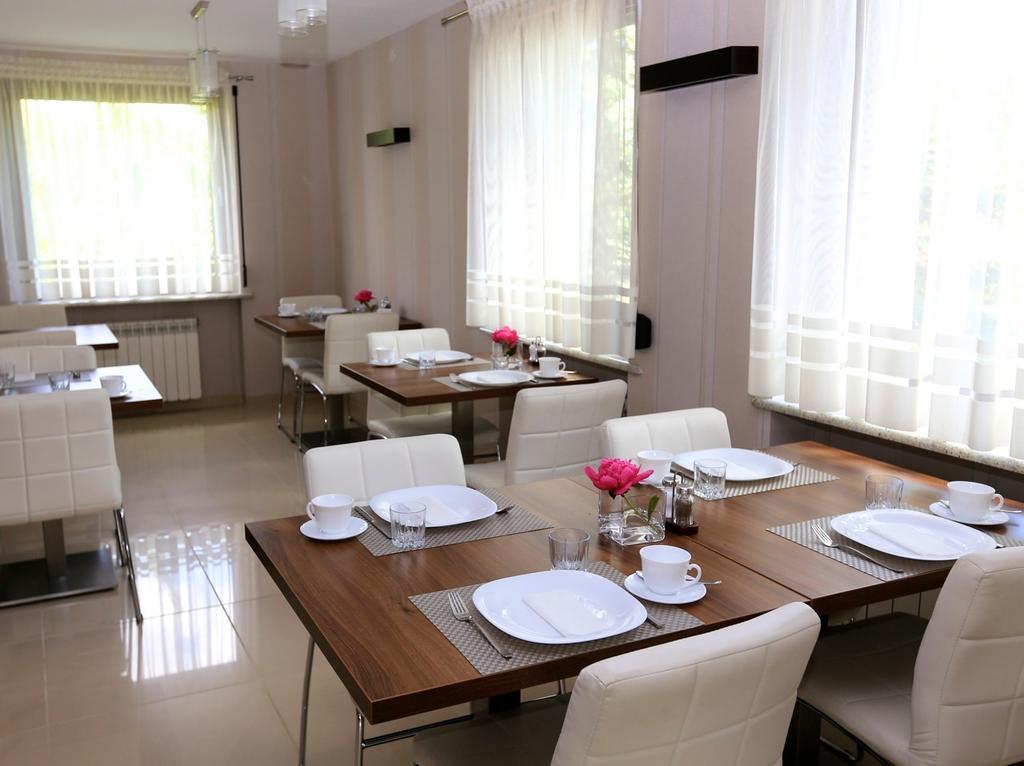 10 Bed And Breakfast Познань Екстер'єр фото